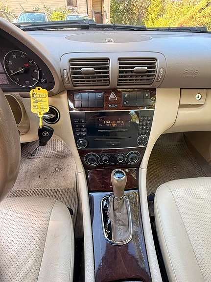Mercedes-Benz C240 16 of 23