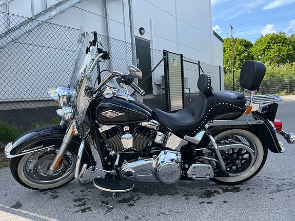 Harley-Davidson Heritage Softail Classic 2 of 2