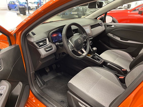 Renault Clio 8 of 9