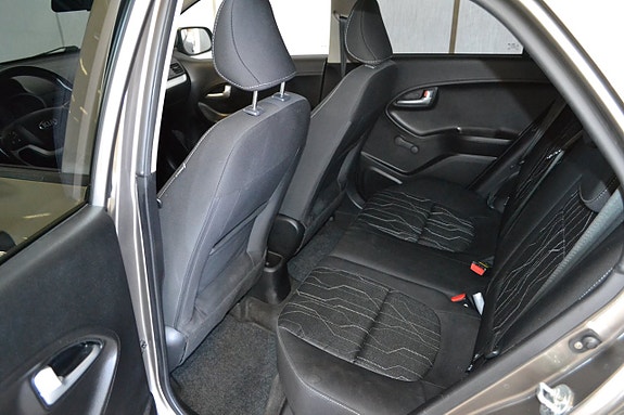 Kia Picanto 7 of 10