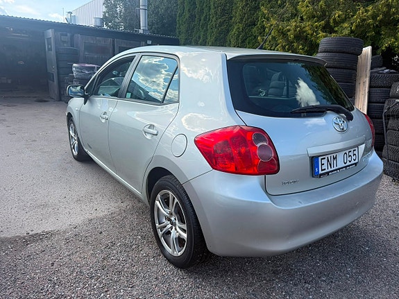 Toyota Auris 5 of 9