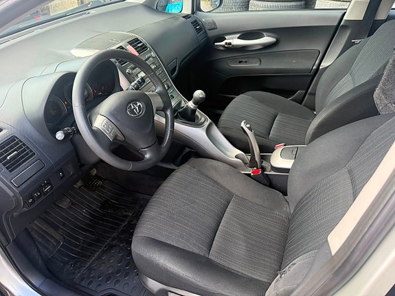 Toyota Auris 4 of 9