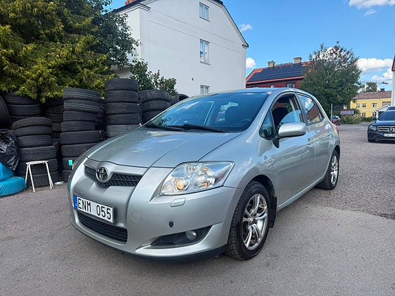 Toyota Auris 3 of 9