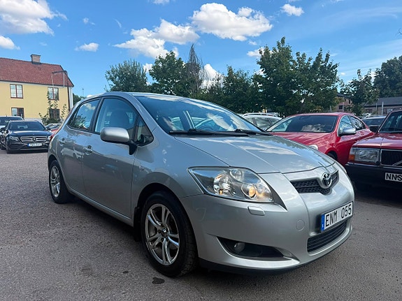 Toyota Auris 2 of 9