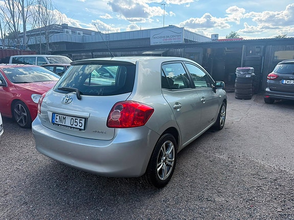 Toyota Auris 7 of 9