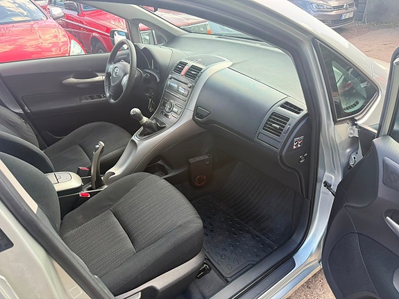 Toyota Auris 8 of 9