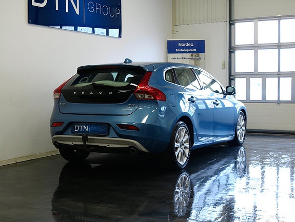 Volvo V40 3 of 23