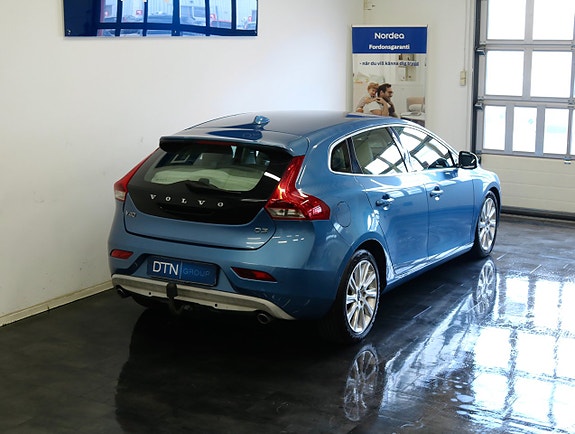 Volvo V40 2 of 23
