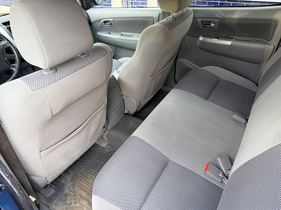 Toyota HiLux 14 of 24