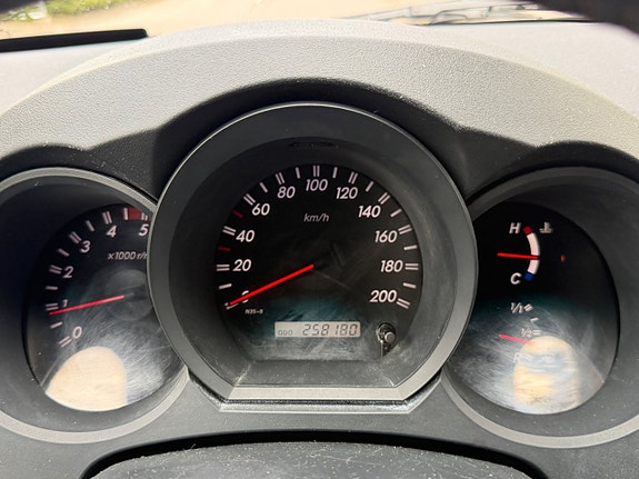 Toyota HiLux 24 of 24