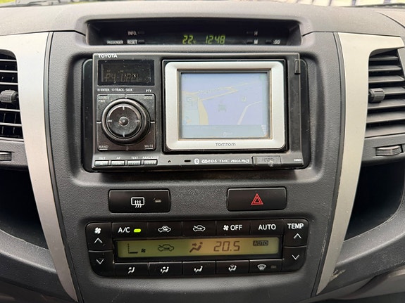 Toyota HiLux 18 of 24