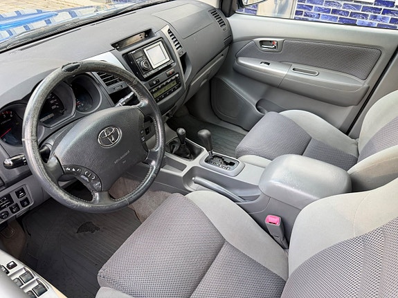 Toyota HiLux 10 of 24