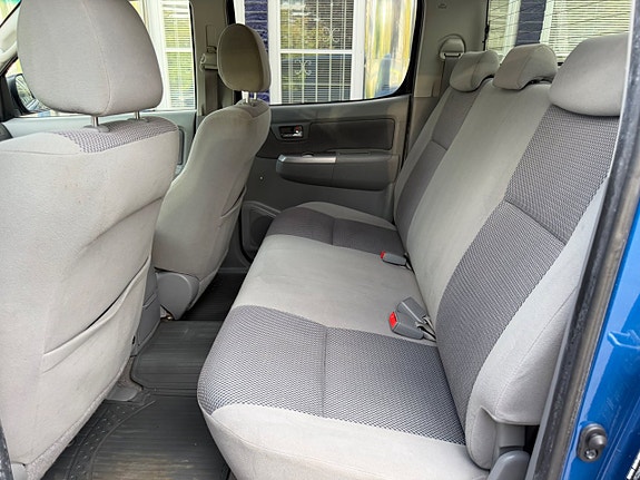 Toyota HiLux 15 of 24
