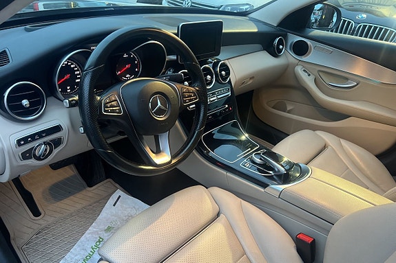 Mercedes-Benz C300 13 of 26