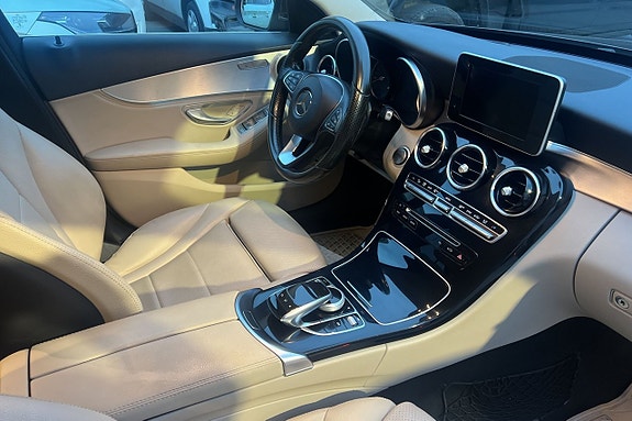 Mercedes-Benz C300 9 of 26