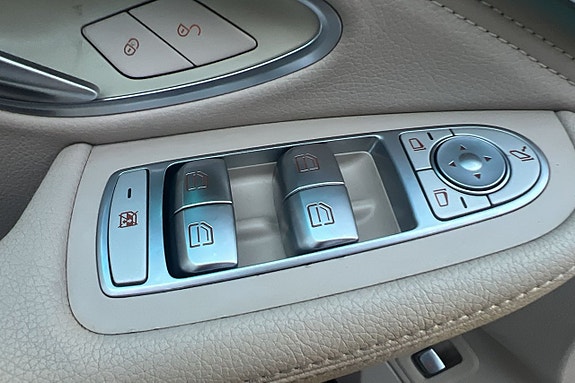 Mercedes-Benz C300 15 of 26