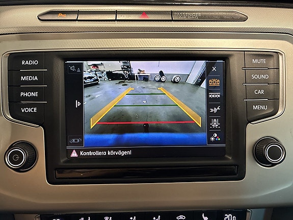 Volkswagen Passat 19 of 21