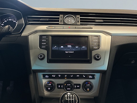 Volkswagen Passat 11 of 21