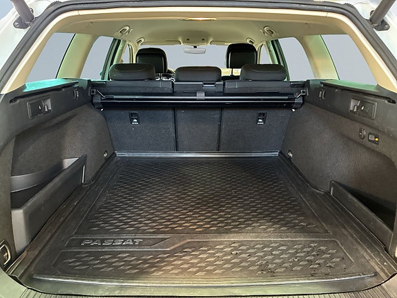 Volkswagen Passat 12 of 21