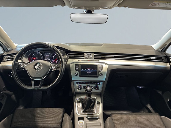 Volkswagen Passat 8 of 21