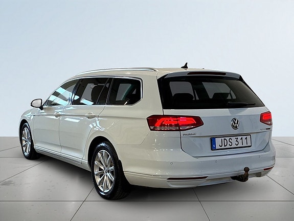 Volkswagen Passat 5 of 21