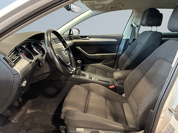 Volkswagen Passat 7 of 21