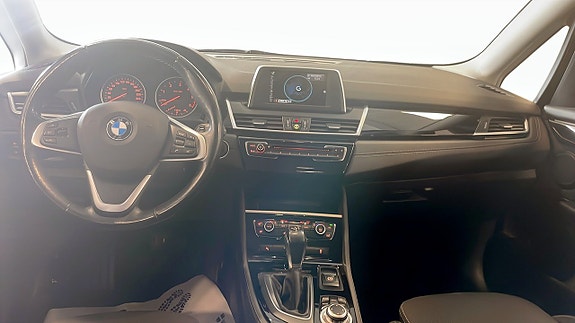 BMW 216d 4 of 9