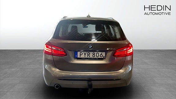 BMW 216d 7 of 9