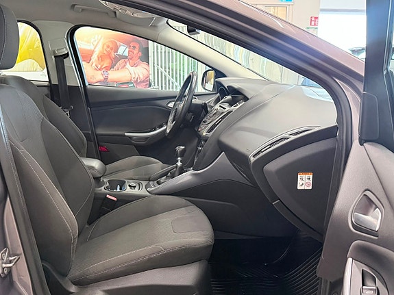 Ford Focus 10 of 15