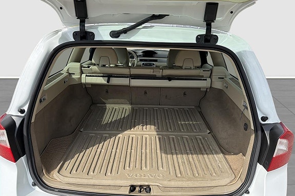Volvo V70 11 of 16