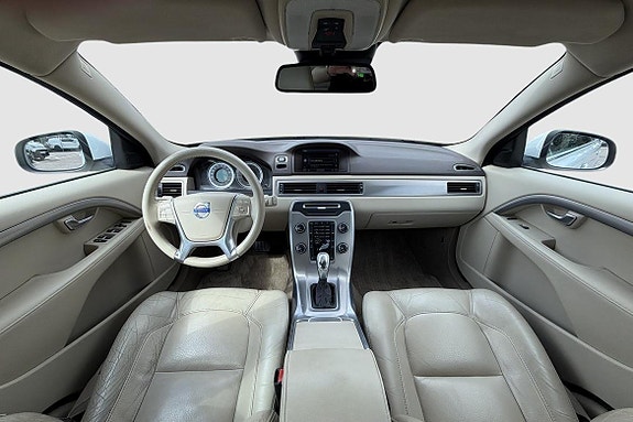 Volvo V70 9 of 16
