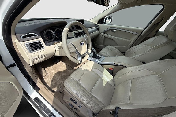 Volvo V70 7 of 16