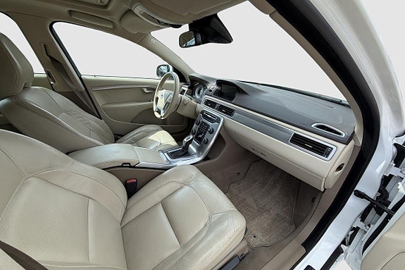 Volvo V70 6 of 16