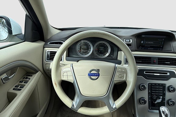 Volvo V70 10 of 16