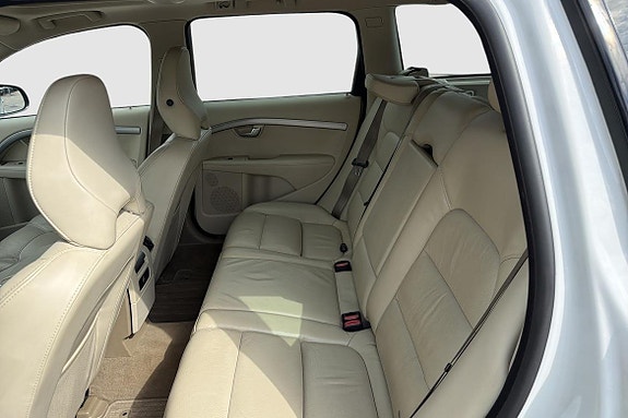 Volvo V70 8 of 16