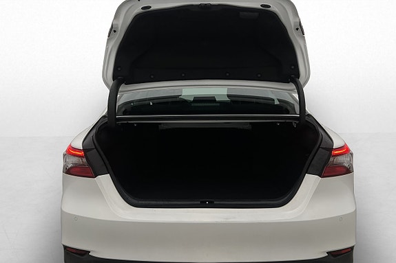 Toyota Camry 14 of 24