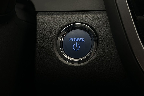 Toyota Camry 15 of 24