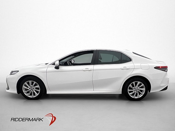 Toyota Camry 6 of 24