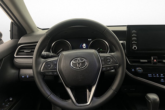 Toyota Camry 10 of 24