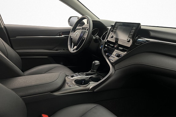 Toyota Camry 8 of 24