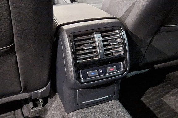 Volkswagen Passat 16 of 17