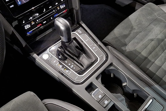 Volkswagen Passat 14 of 17