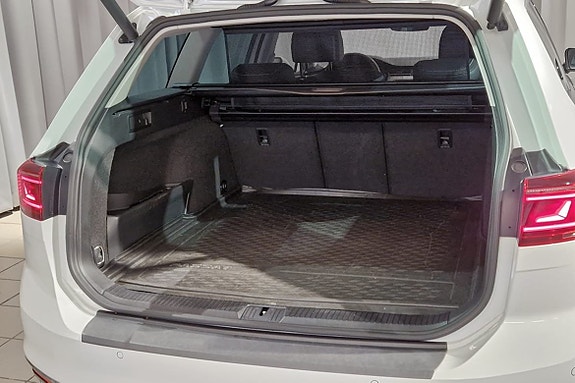 Volkswagen Passat 5 of 17