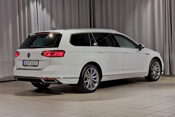 Volkswagen Passat 4 of 17