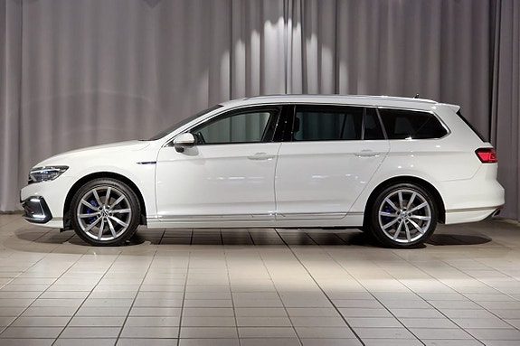 Volkswagen Passat 2 of 17