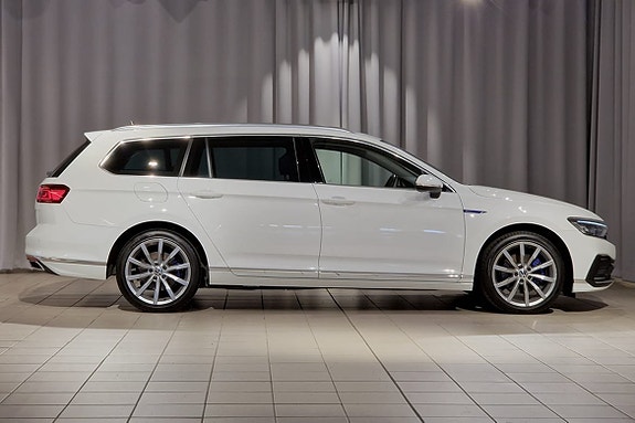 Volkswagen Passat 3 of 17