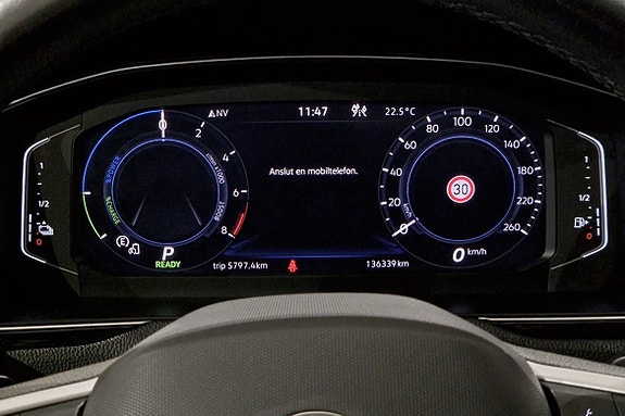 Volkswagen Passat 11 of 17