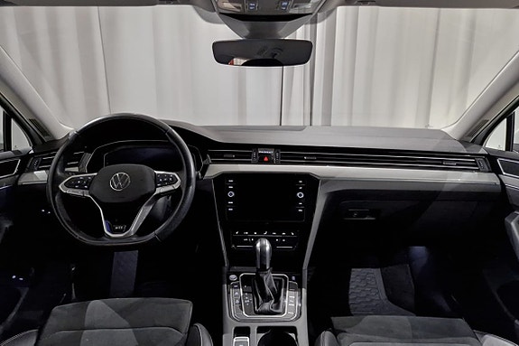 Volkswagen Passat 9 of 17