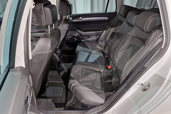 Volkswagen Passat 15 of 17