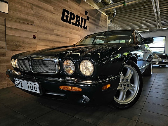 Jaguar XJR 17 of 19